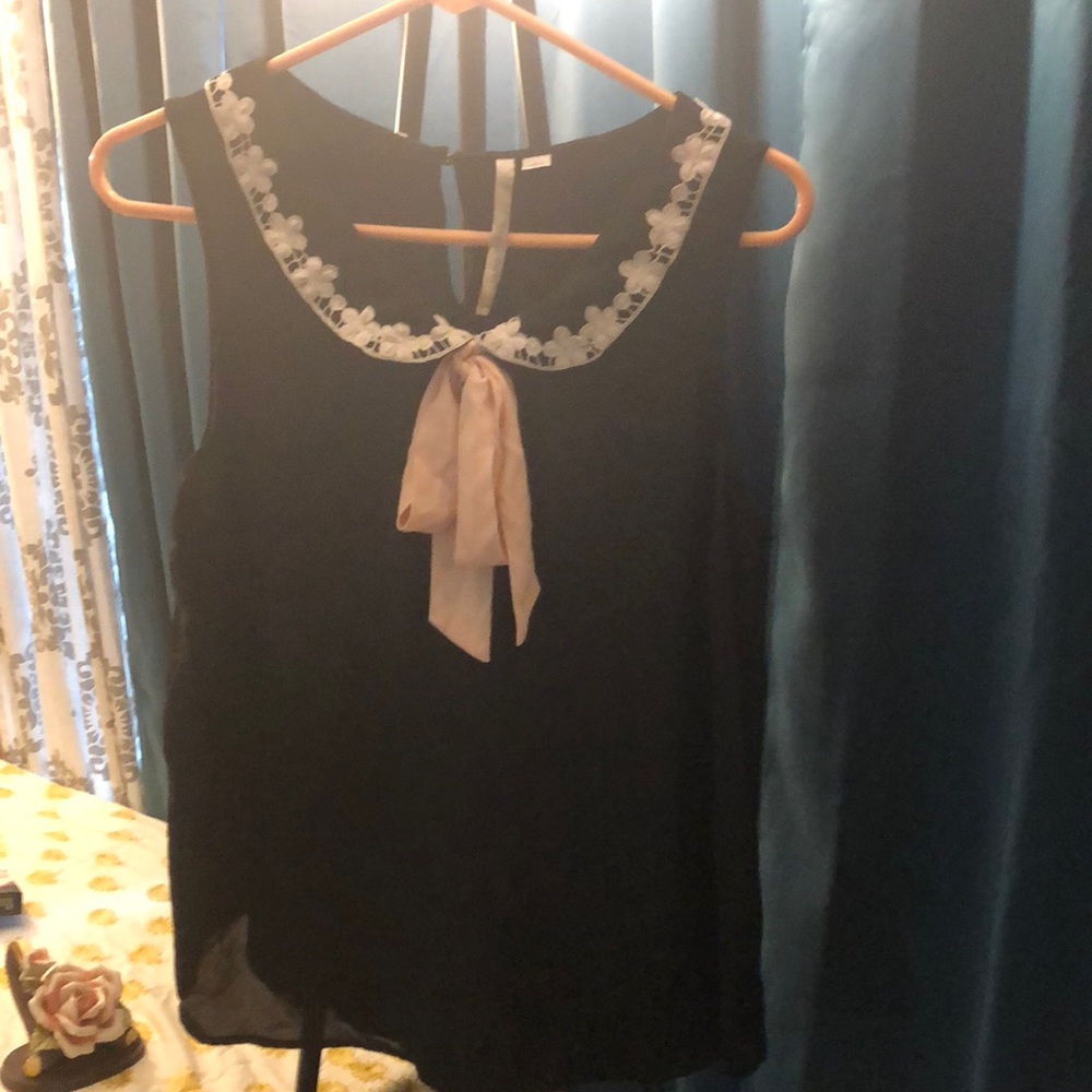 Adorable Lauren Conrad Peter Pan collard shirt
